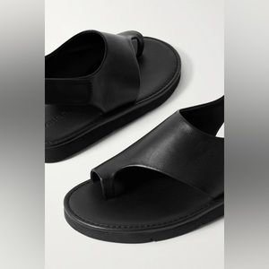 [Vince] black olsen leather sandal